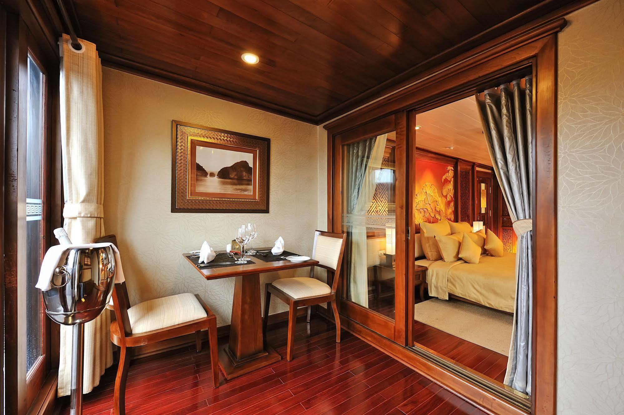 พาราไดซ์ พีค ครุยส์ Hotel ฮาลอง ภายนอก รูปภาพ