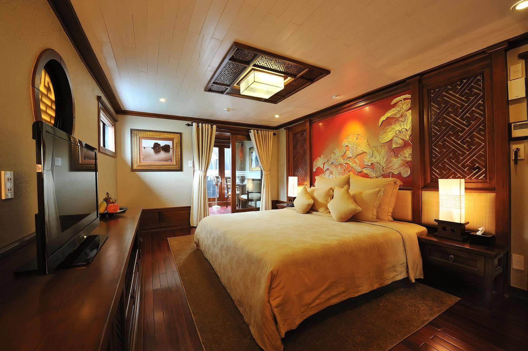 พาราไดซ์ พีค ครุยส์ Hotel ฮาลอง ภายนอก รูปภาพ