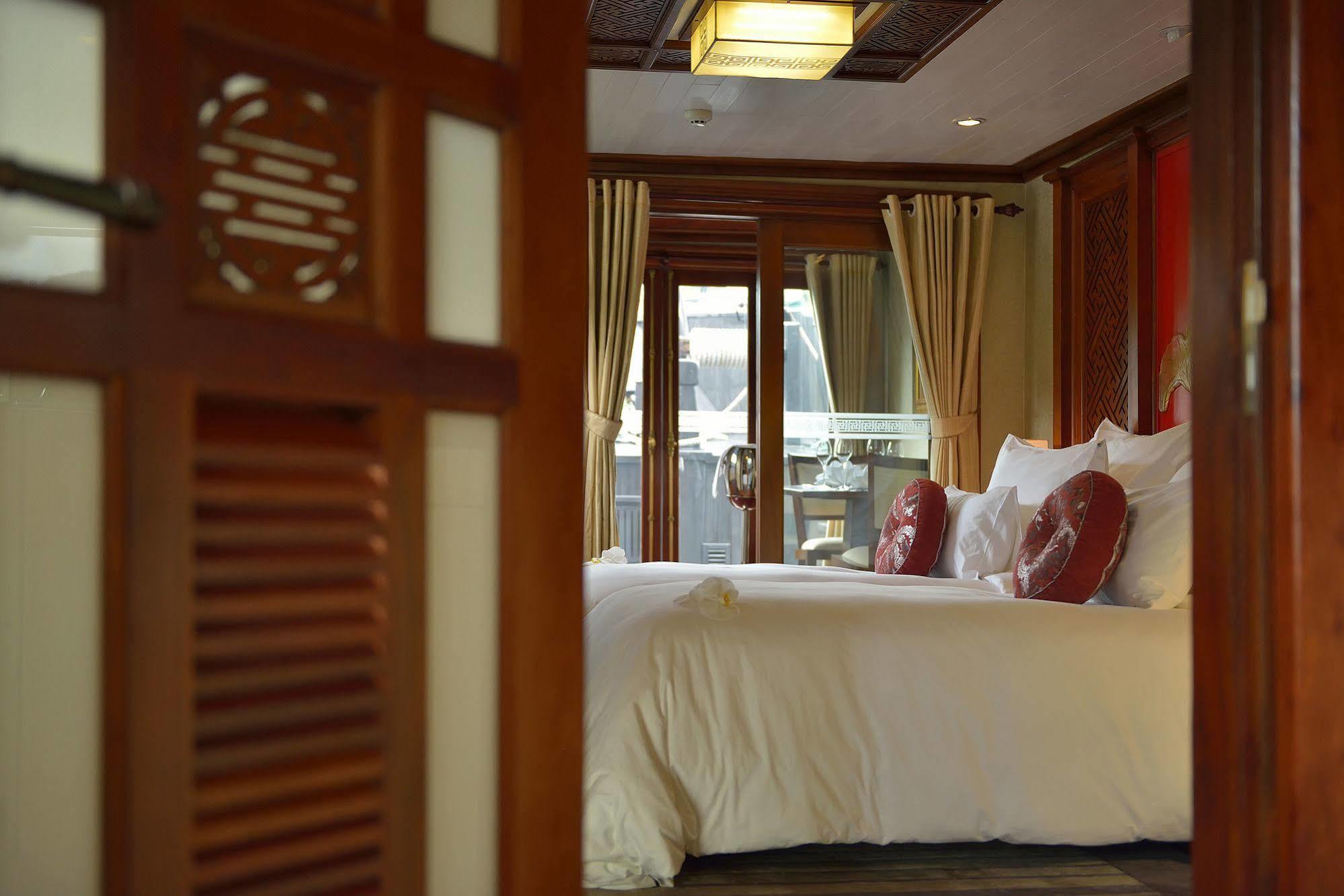 พาราไดซ์ พีค ครุยส์ Hotel ฮาลอง ภายนอก รูปภาพ