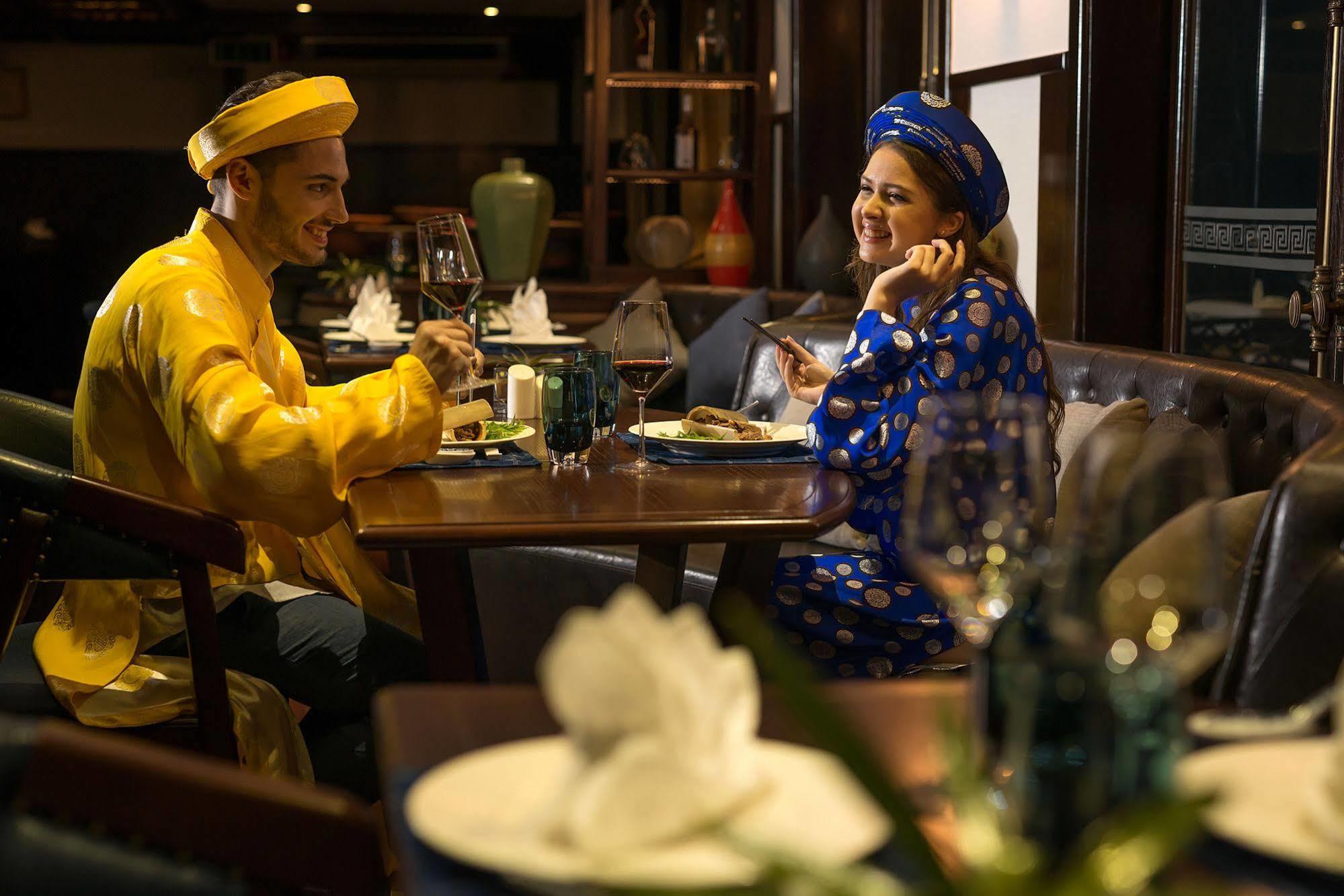 พาราไดซ์ พีค ครุยส์ Hotel ฮาลอง ภายนอก รูปภาพ