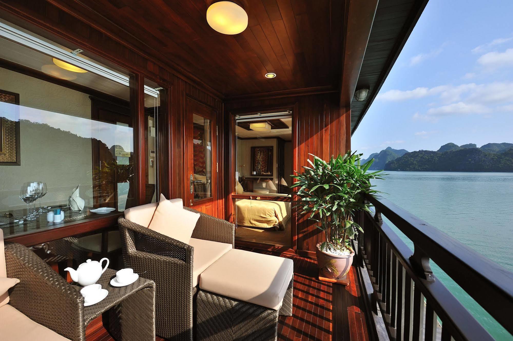 พาราไดซ์ พีค ครุยส์ Hotel ฮาลอง ภายนอก รูปภาพ